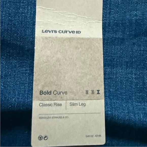Levi's Ladies Bold Curve Classis Jeans NWT - Picture 4 of 9